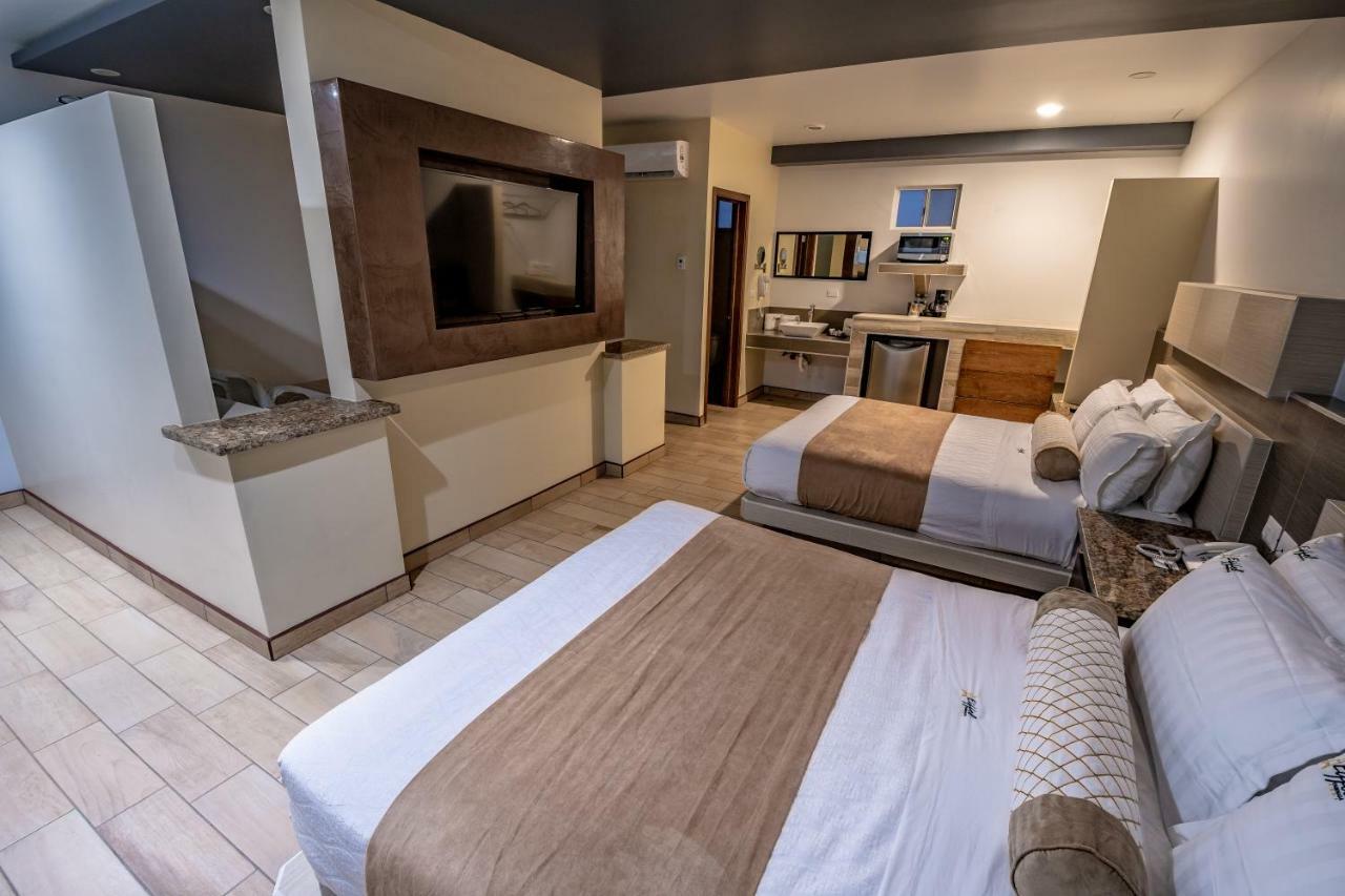 Hotel Eiffel Ensenada Extérieur photo