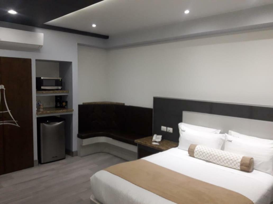 Hotel Eiffel Ensenada Extérieur photo